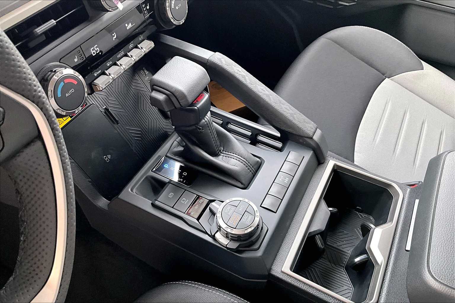 2025 Toyota Tacoma TRD Off Road - Photo 14