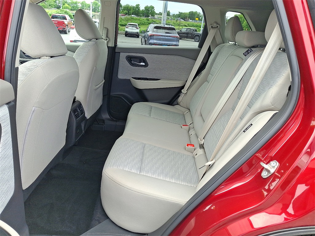 2023 Nissan Rogue SV - Photo 11