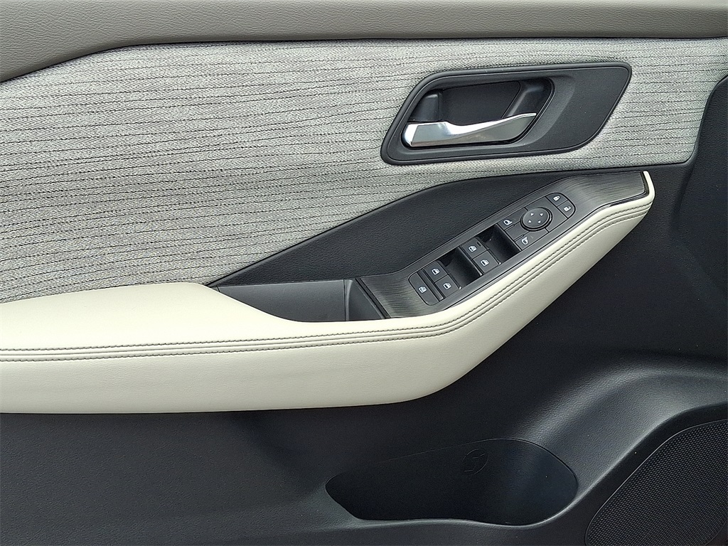 2023 Nissan Rogue SV - Photo 13