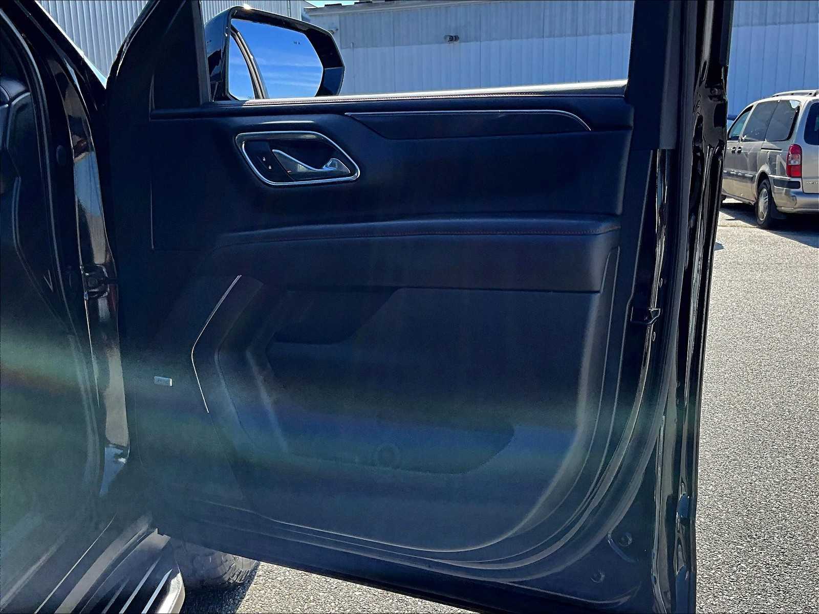 2021 Chevrolet Suburban RST - Photo 12