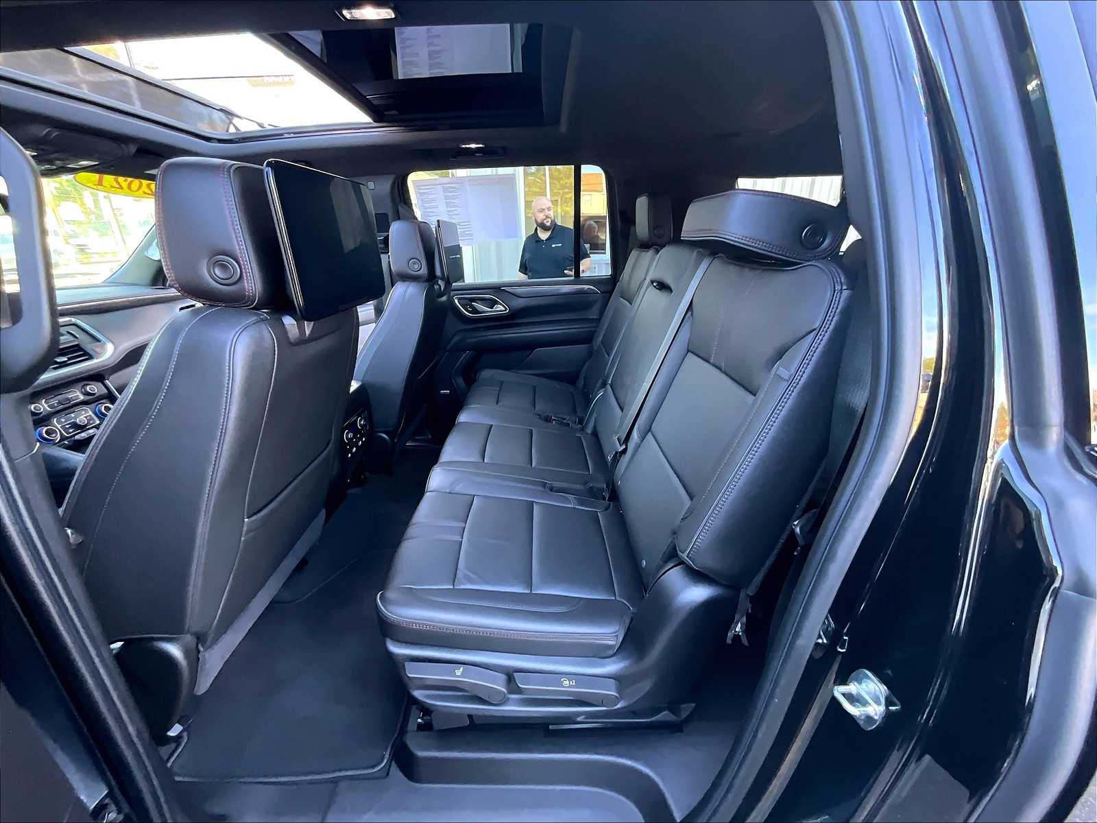2021 Chevrolet Suburban RST - Photo 15