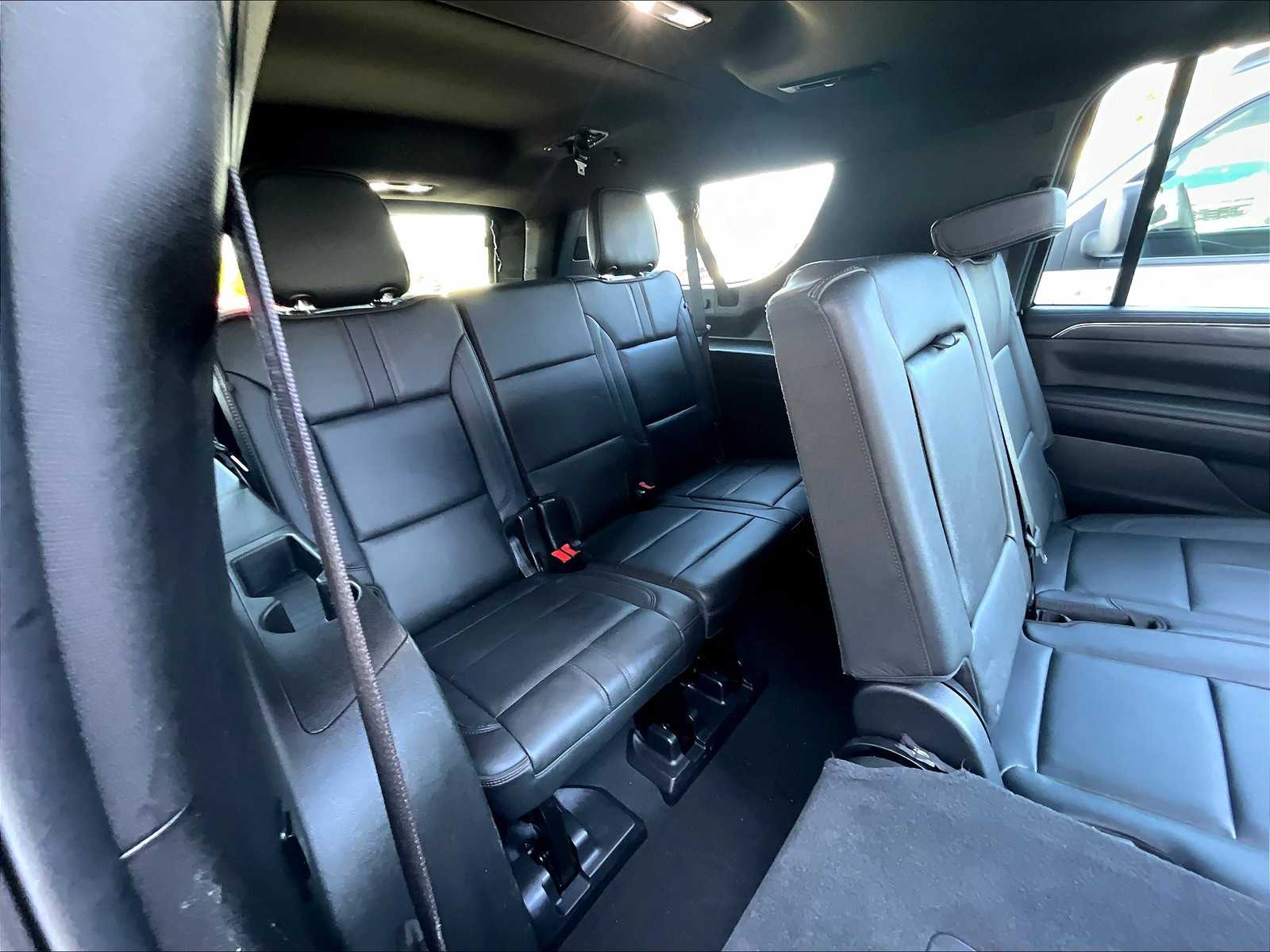 2021 Chevrolet Suburban RST - Photo 17