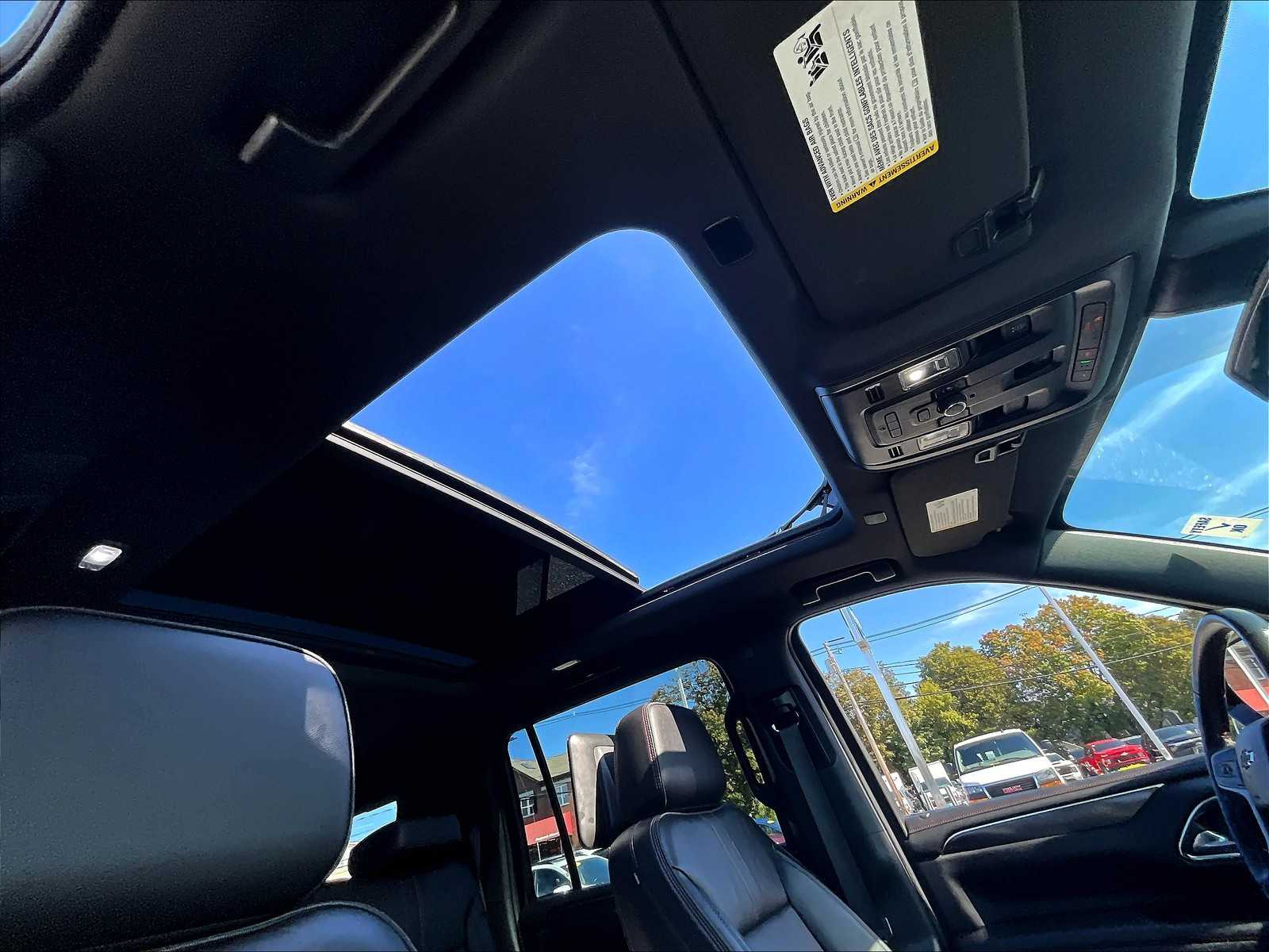 2021 Chevrolet Suburban RST - Photo 23