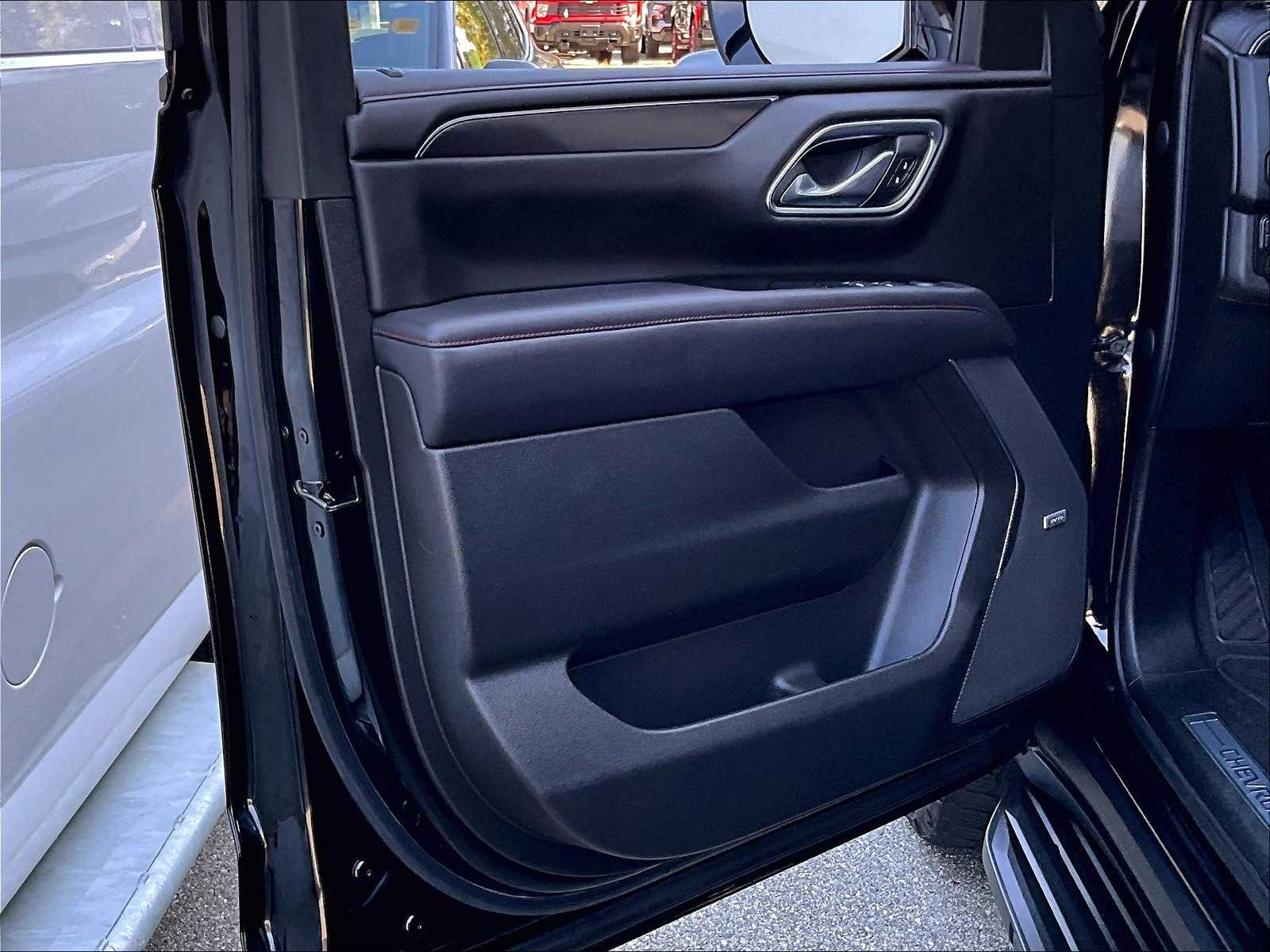 2021 Chevrolet Suburban RST - Photo 9