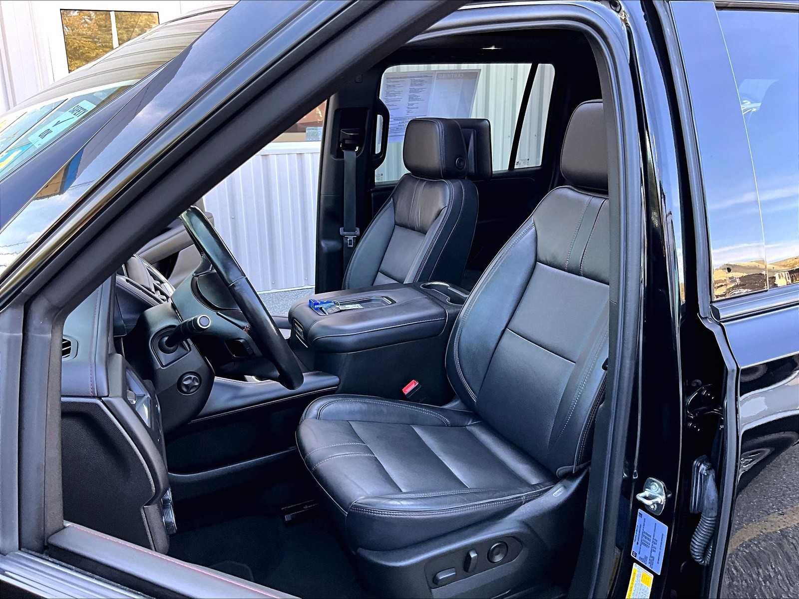 2021 Chevrolet Suburban RST - Photo 10