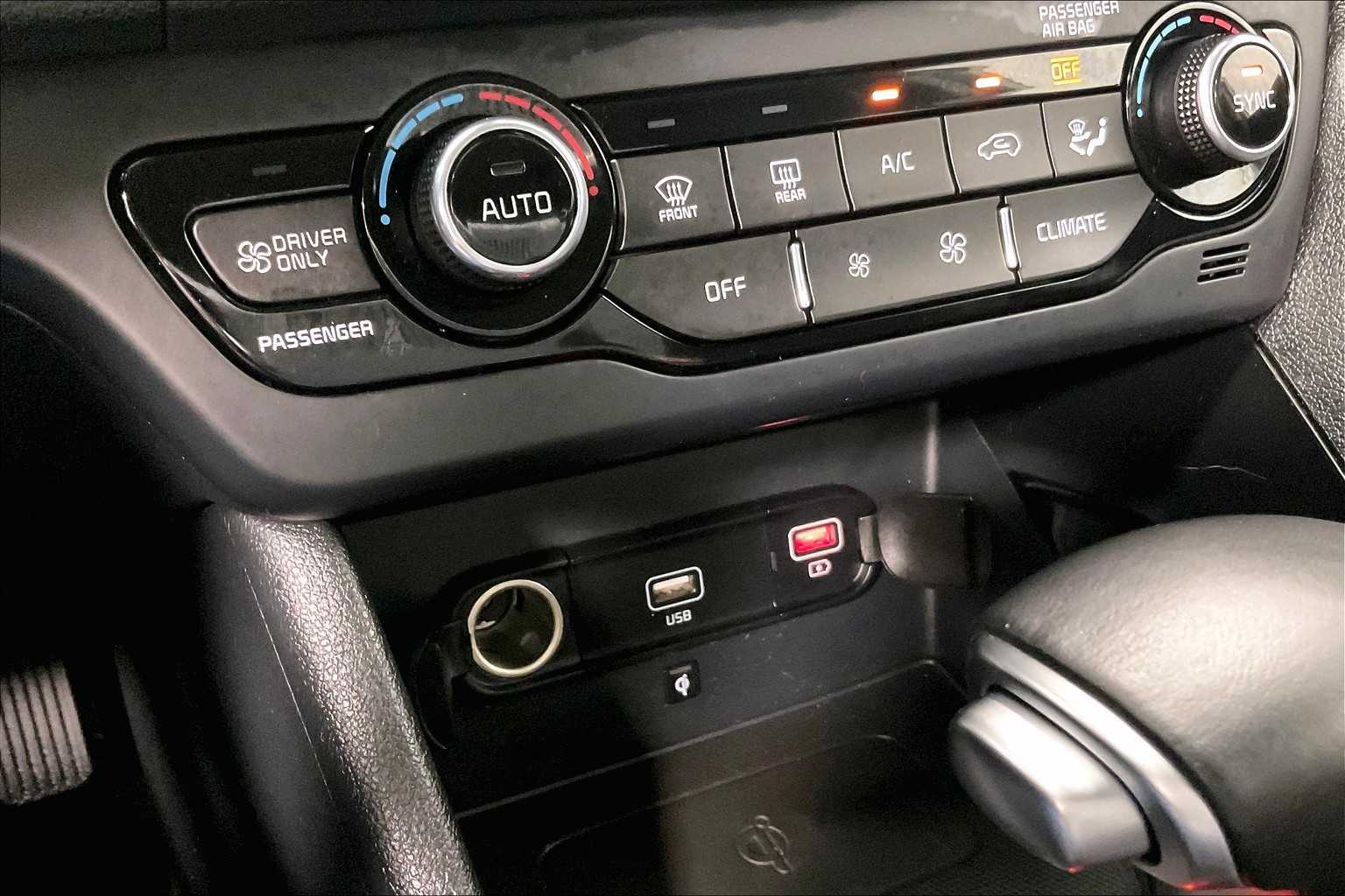 2020 Kia Niro Plug-In Hybrid EX - Photo 25