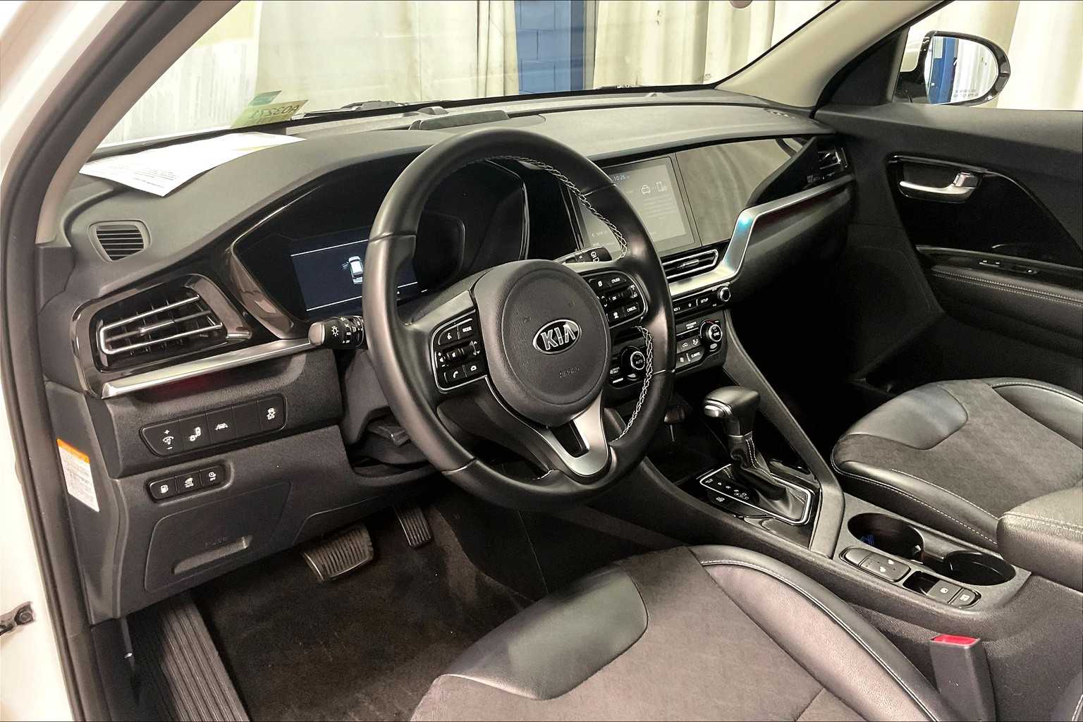 2020 Kia Niro Plug-In Hybrid EX - Photo 8