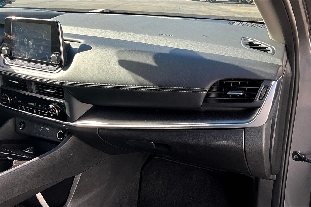 2024 Nissan Rogue SV - Photo 13