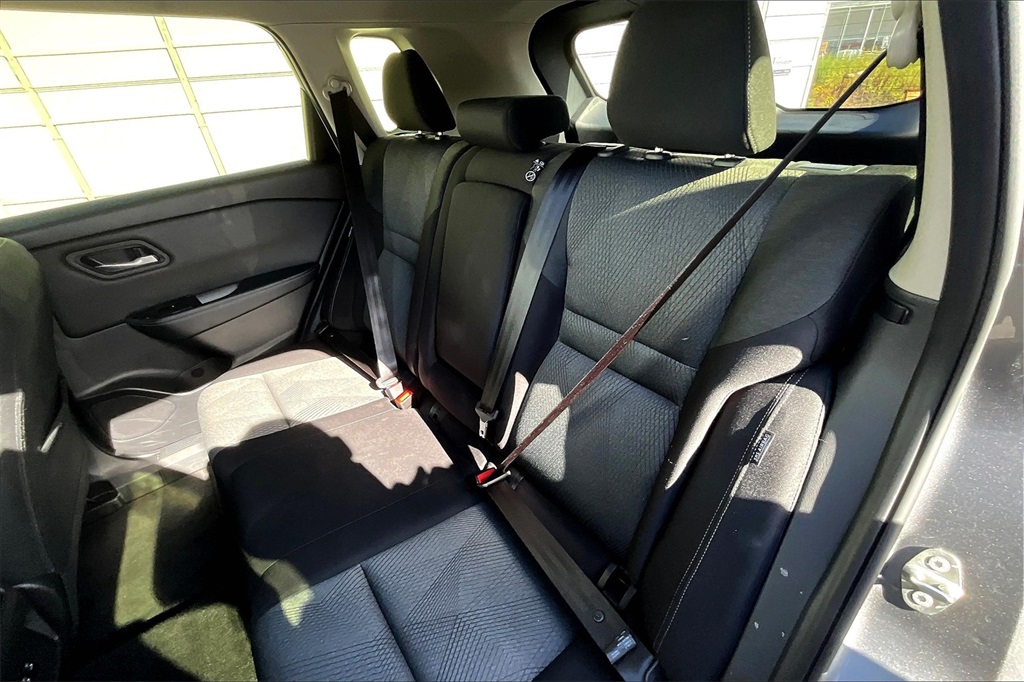 2024 Nissan Rogue SV - Photo 15