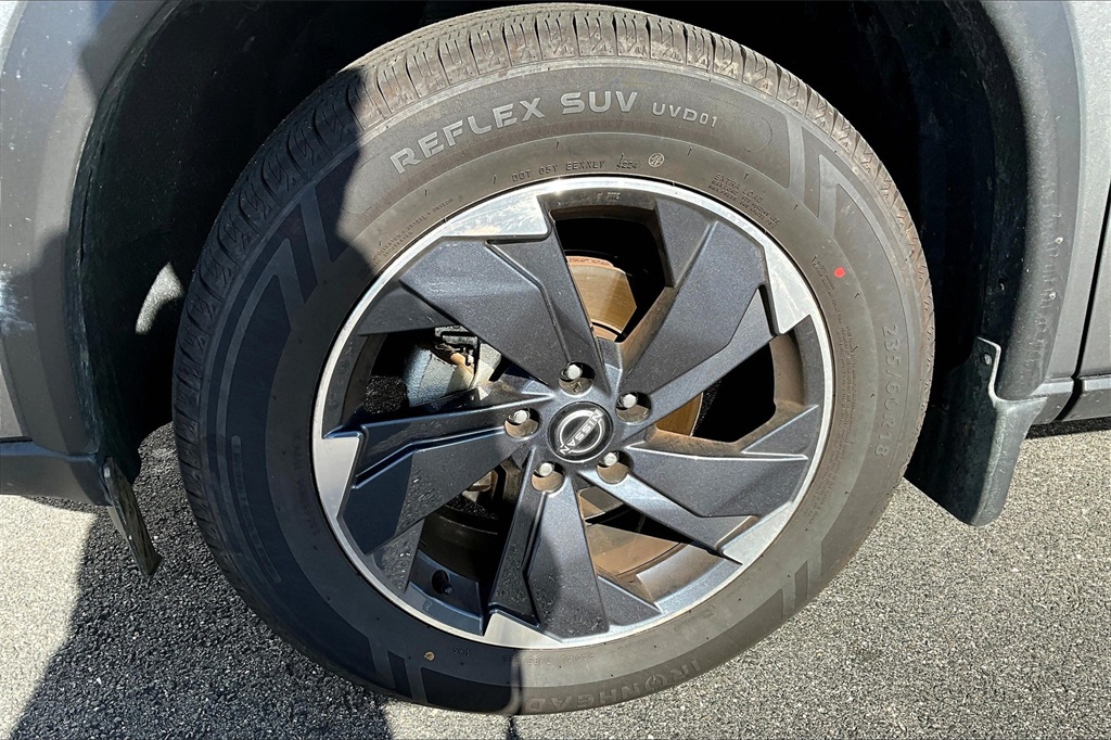 2024 Nissan Rogue SV - Photo 7