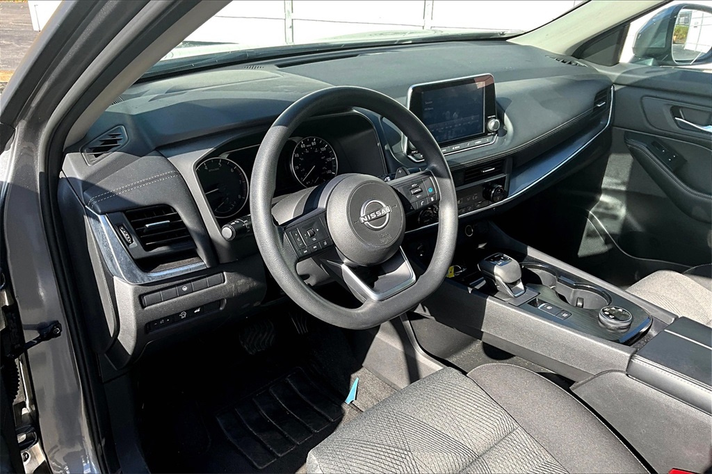 2024 Nissan Rogue SV - Photo 8
