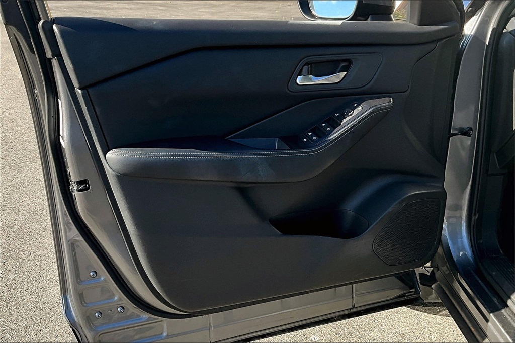 2024 Nissan Rogue SV - Photo 9