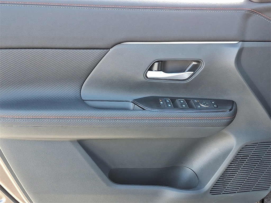 2026 Nissan Kicks SR - Photo 8