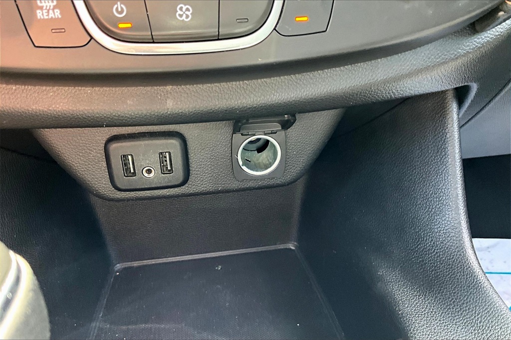 2020 Chevrolet Traverse LS - Photo 27