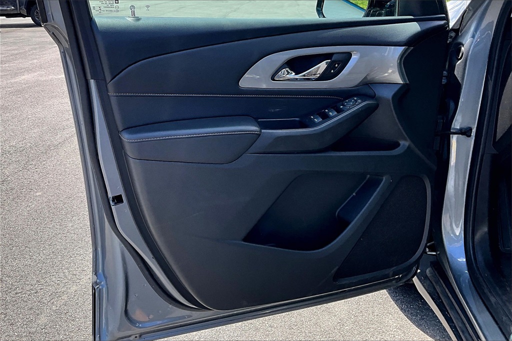 2020 Chevrolet Traverse LS - Photo 9