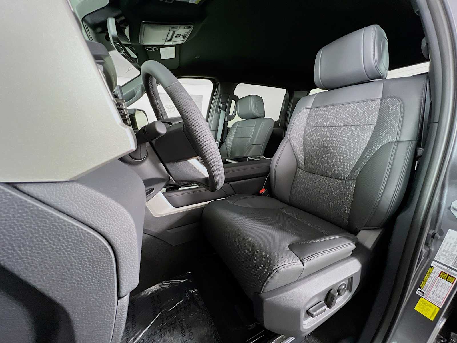 2025 Toyota Tundra Limited - Photo 12