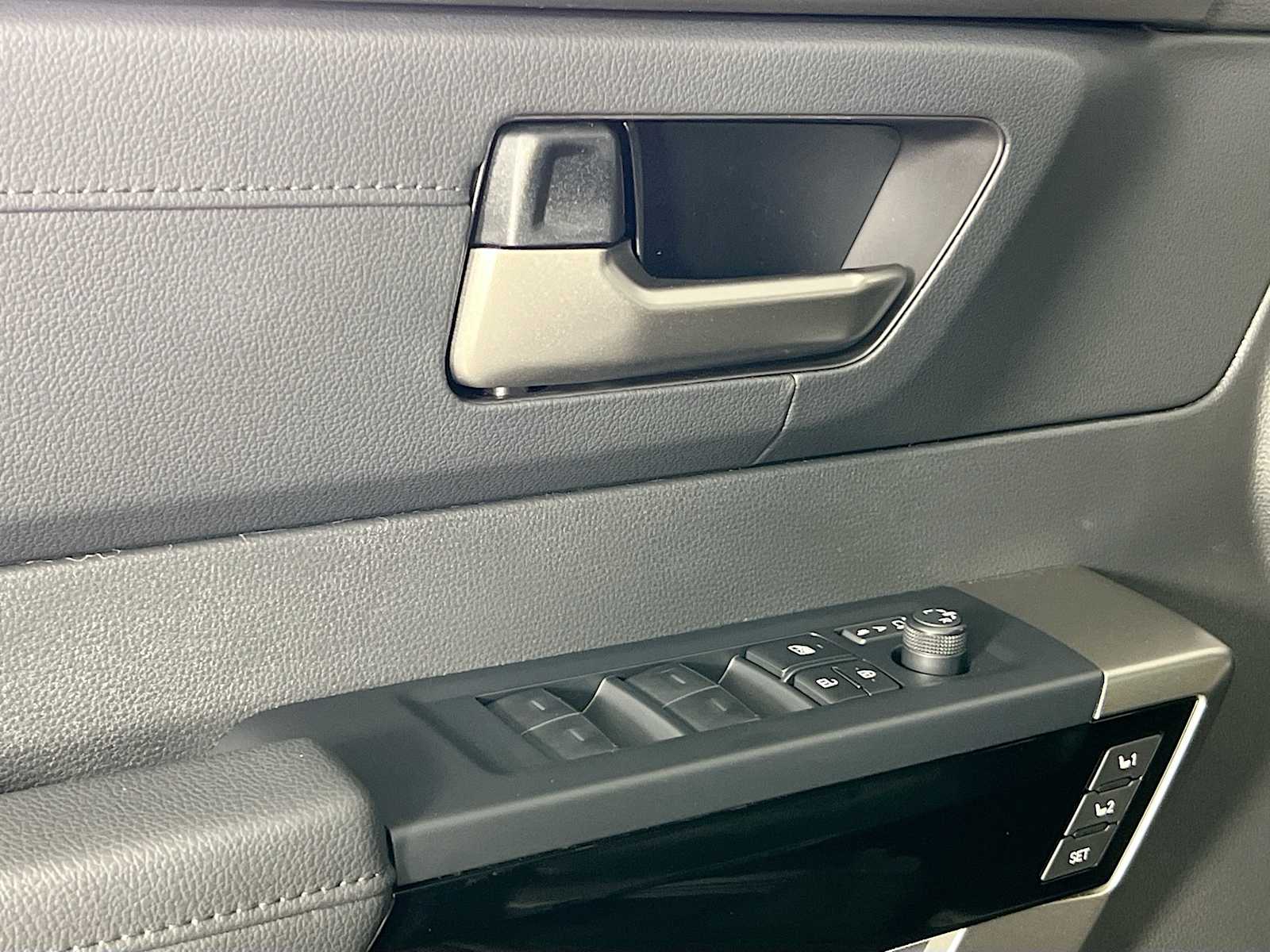 2025 Toyota Tundra Limited - Photo 16