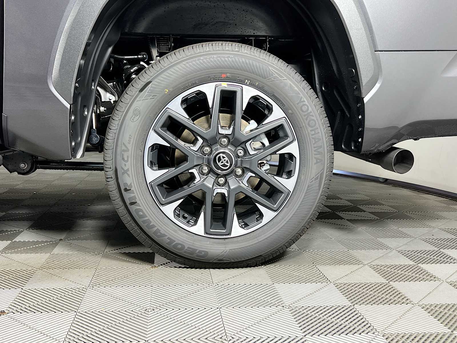 2025 Toyota Tundra Limited - Photo 19