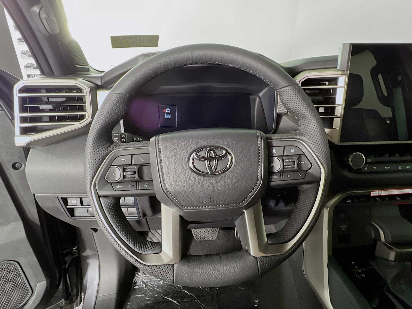 2025 Toyota Tundra Limited - Photo 7