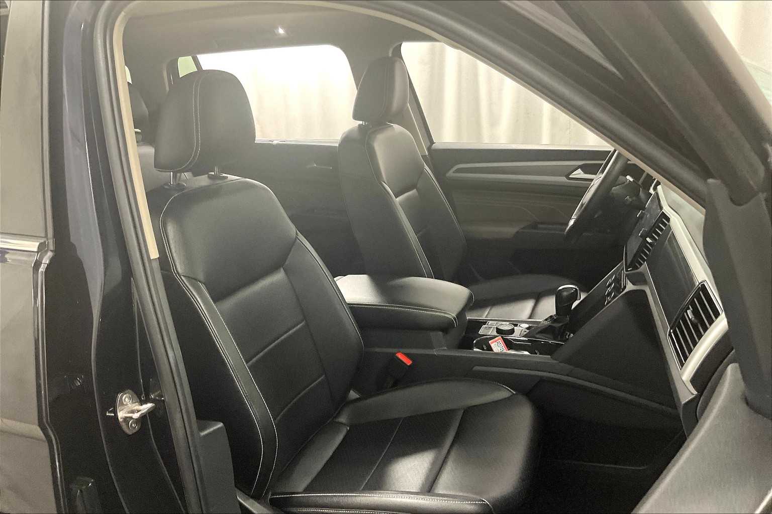 2022 Volkswagen Atlas 3.6L V6 SEL R-Line - Photo 11