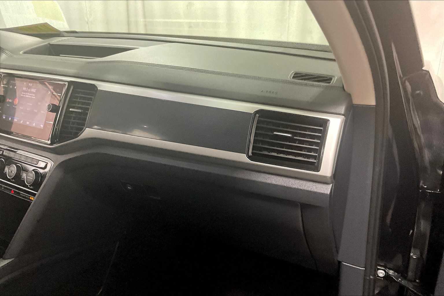 2022 Volkswagen Atlas 3.6L V6 SEL R-Line - Photo 13