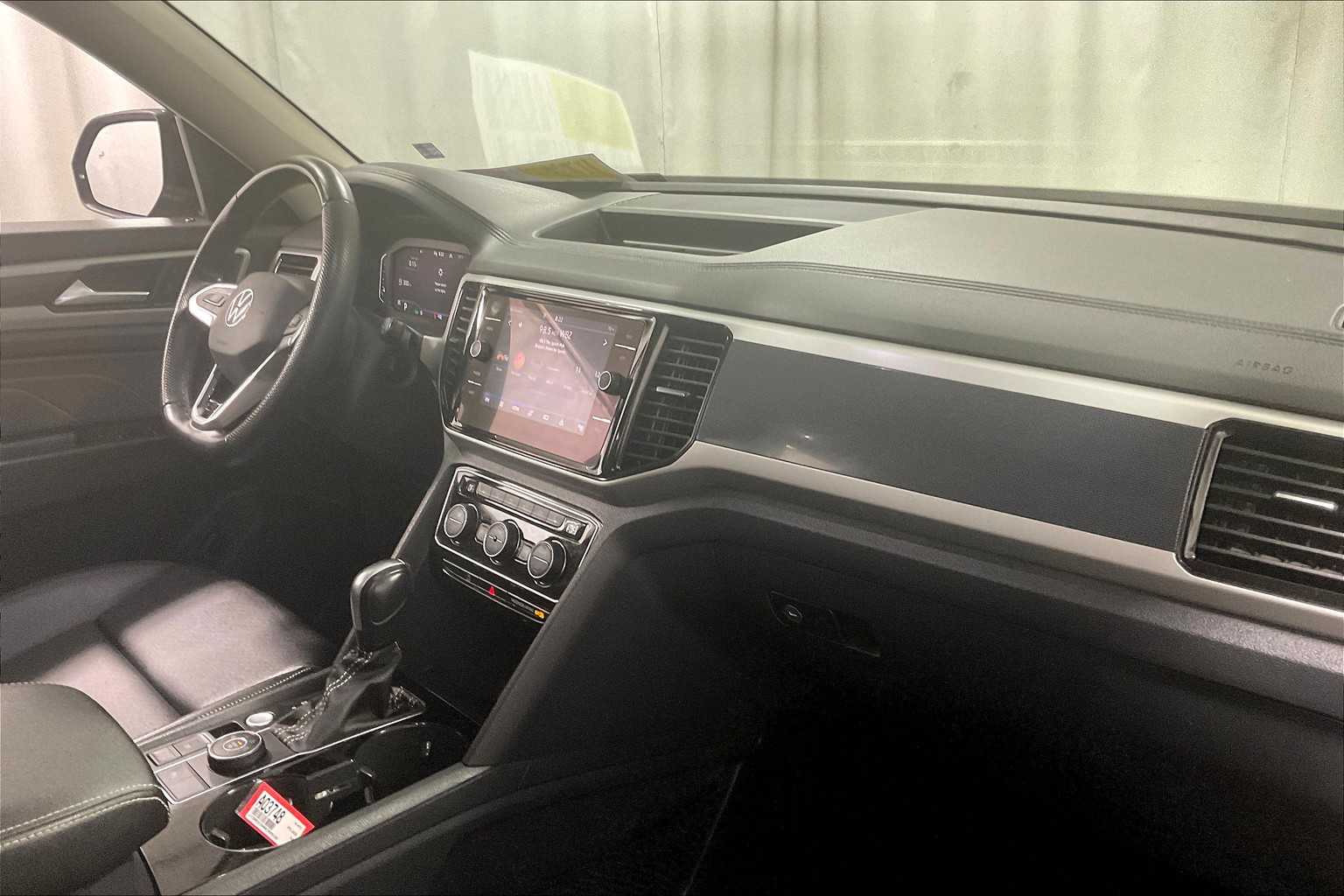 2022 Volkswagen Atlas 3.6L V6 SEL R-Line - Photo 14