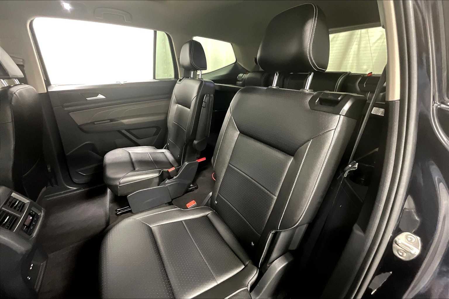 2022 Volkswagen Atlas 3.6L V6 SEL R-Line - Photo 15