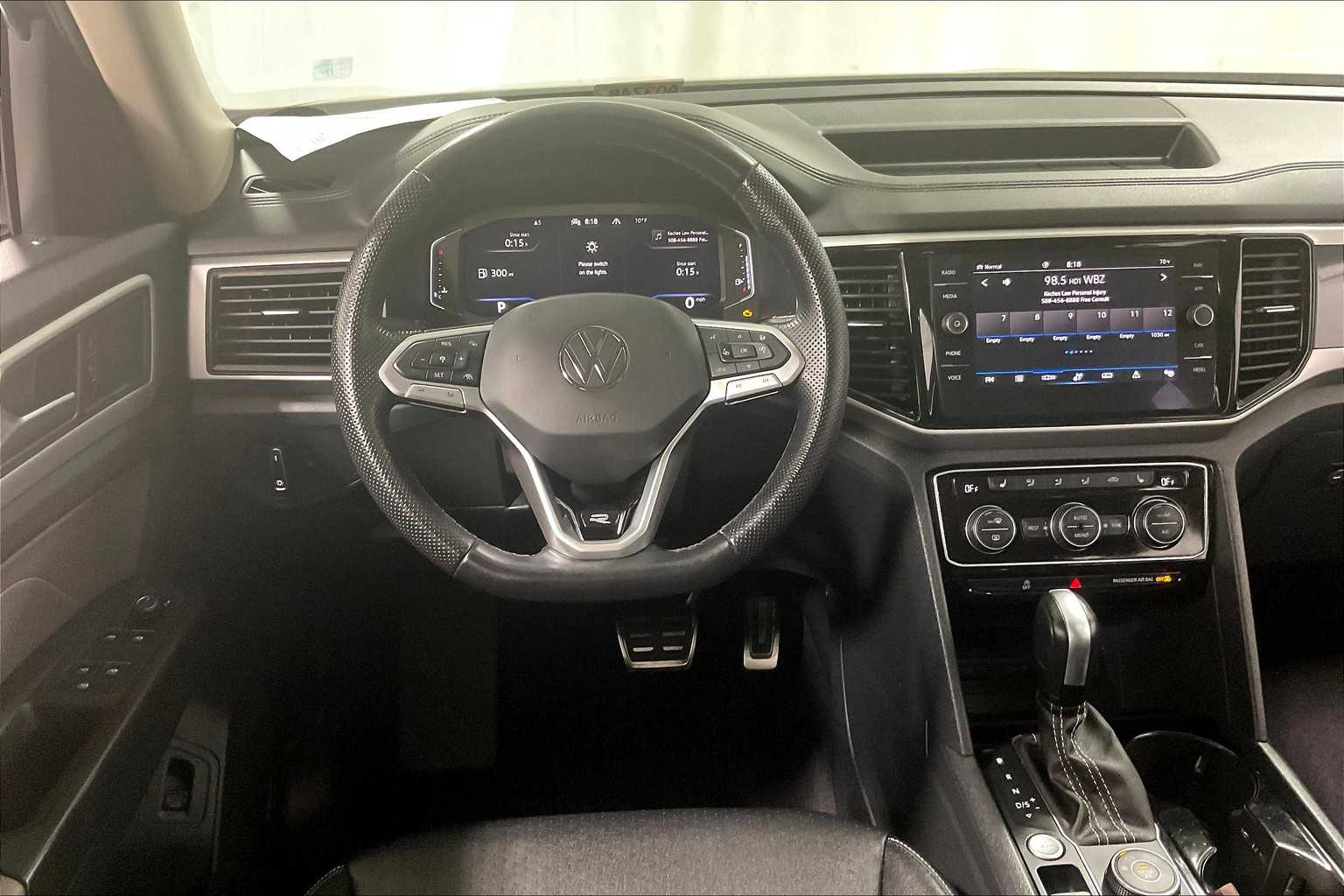 2022 Volkswagen Atlas 3.6L V6 SEL R-Line - Photo 17