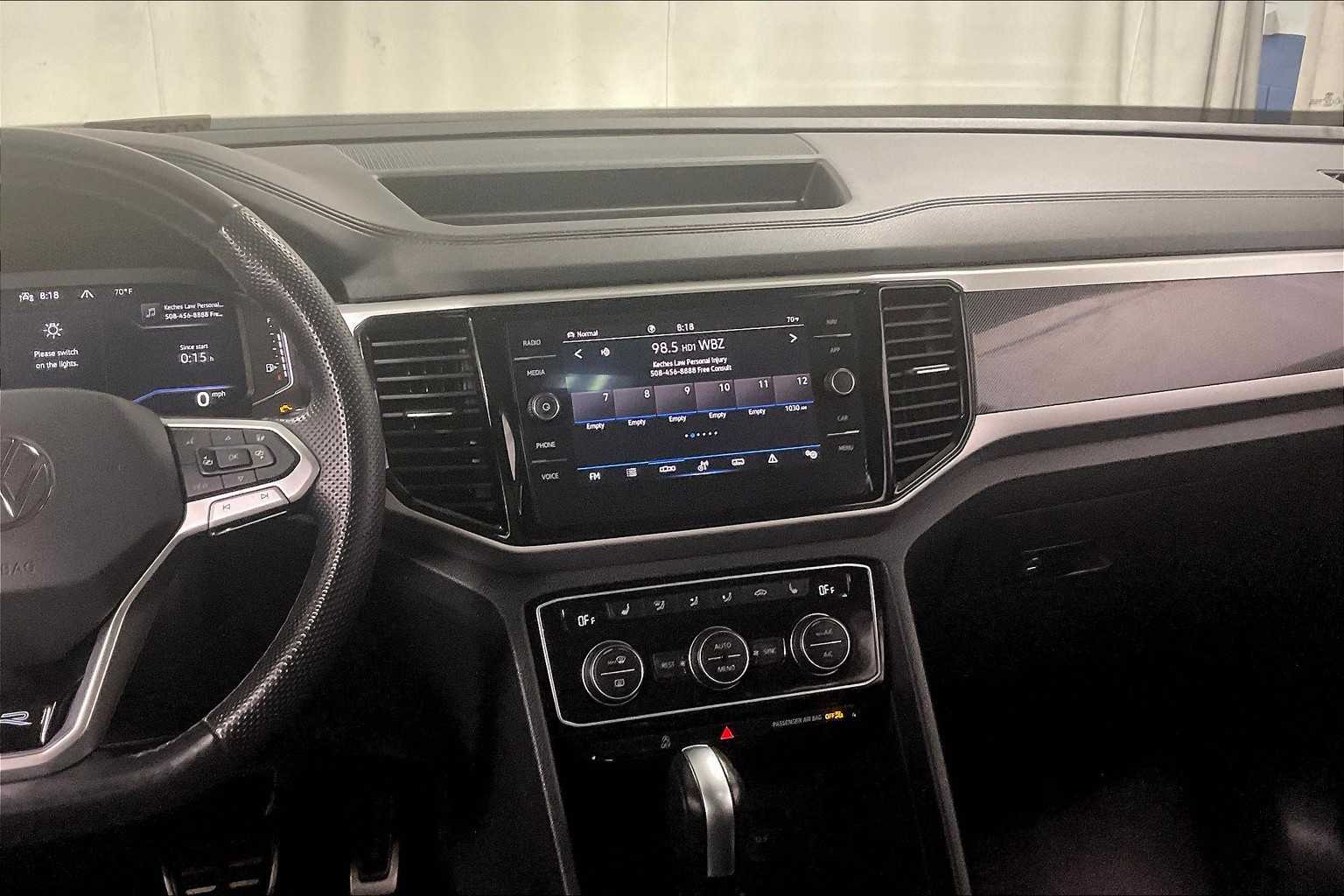 2022 Volkswagen Atlas 3.6L V6 SEL R-Line - Photo 18