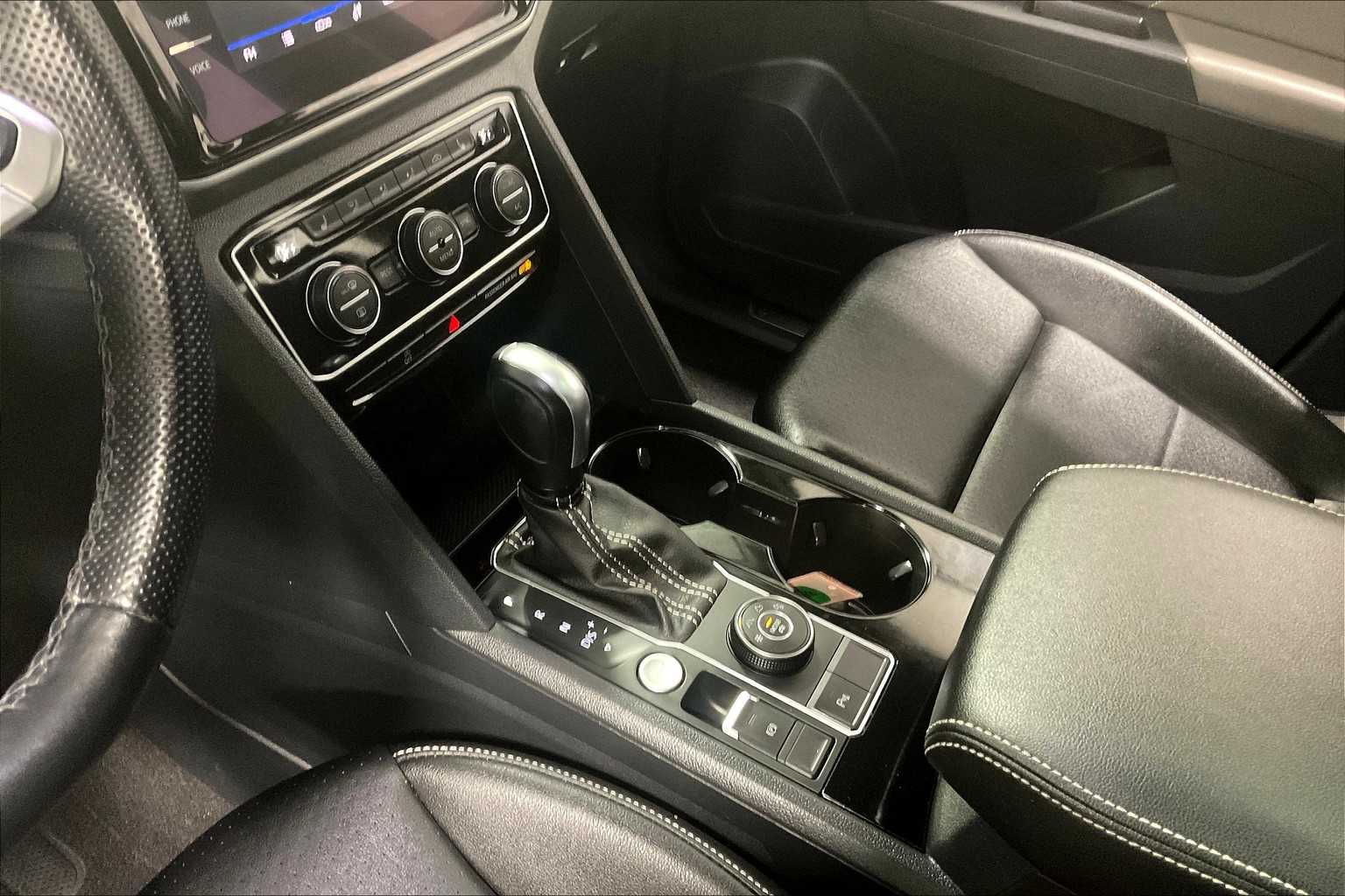 2022 Volkswagen Atlas 3.6L V6 SEL R-Line - Photo 20