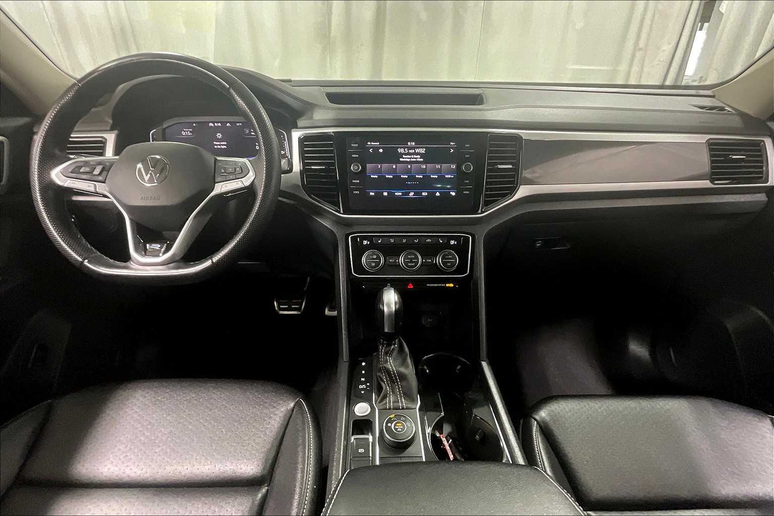 2022 Volkswagen Atlas 3.6L V6 SEL R-Line - Photo 21