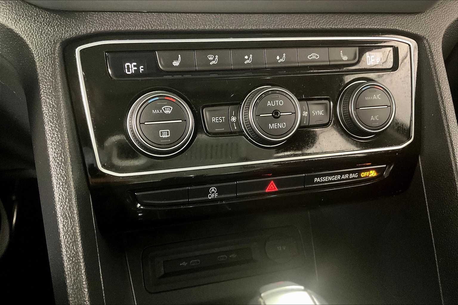 2022 Volkswagen Atlas 3.6L V6 SEL R-Line - Photo 26