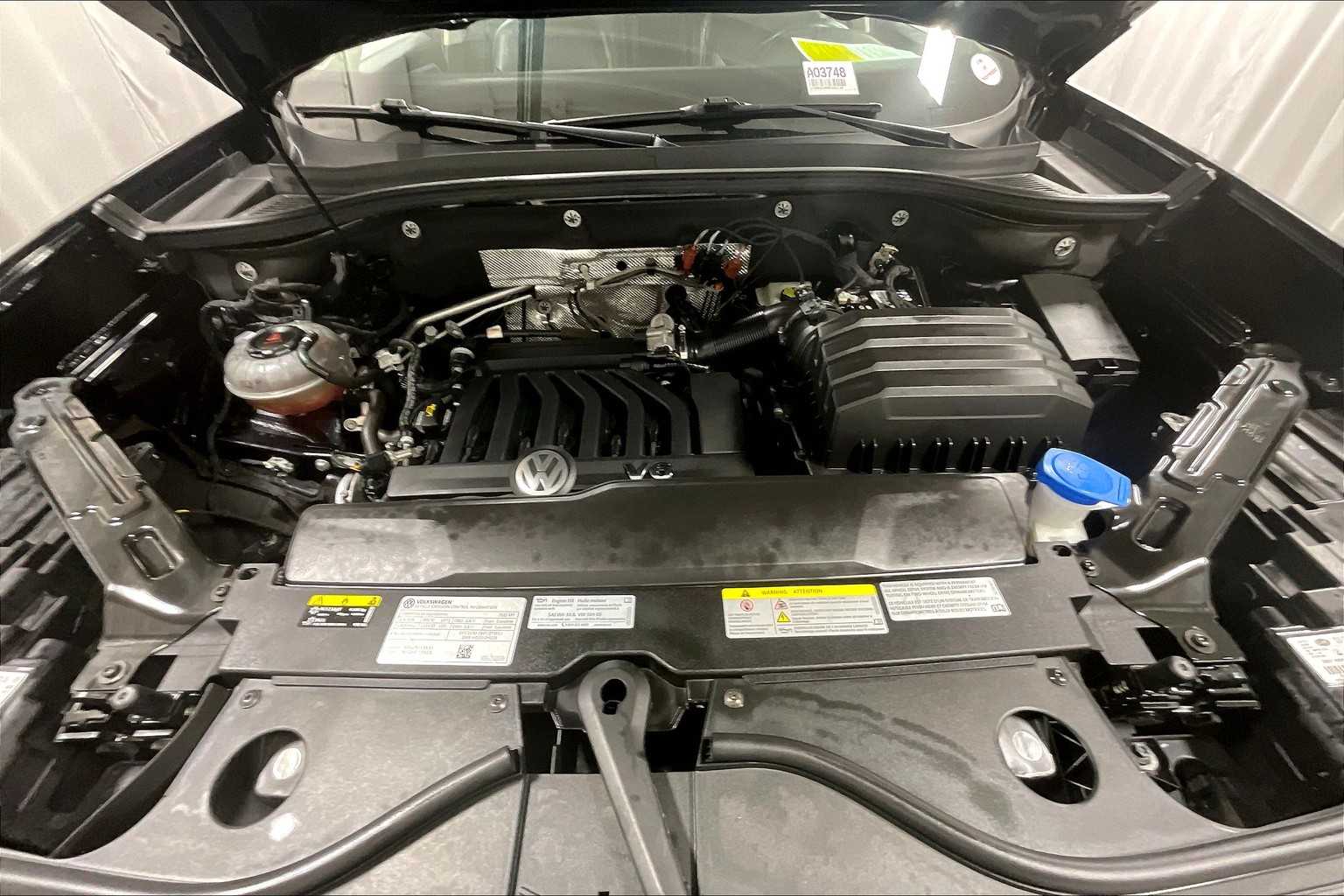 2022 Volkswagen Atlas 3.6L V6 SEL R-Line - Photo 30