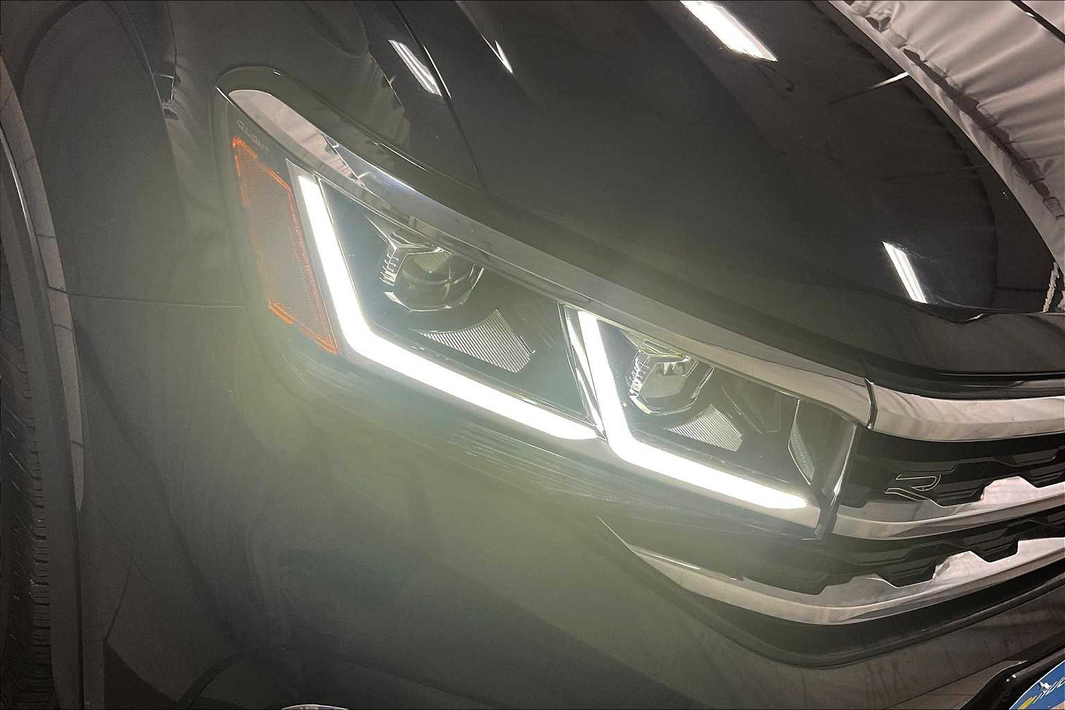 2022 Volkswagen Atlas 3.6L V6 SEL R-Line - Photo 33