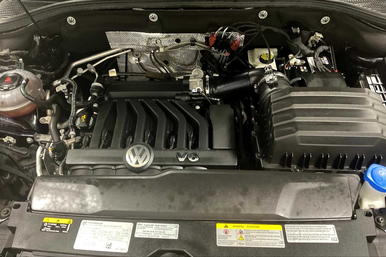 2022 Volkswagen Atlas 3.6L V6 SEL R-Line - Photo 35