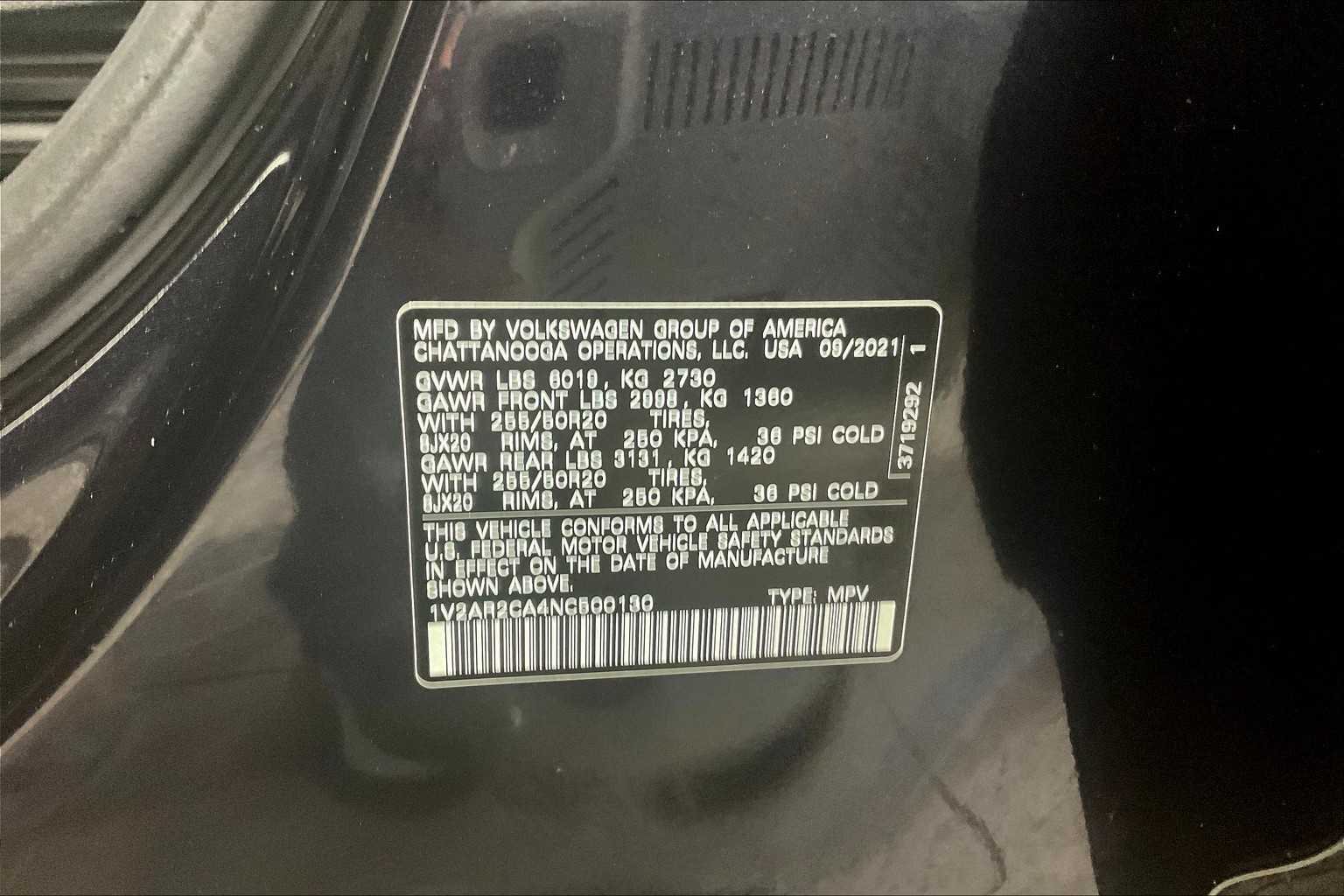 2022 Volkswagen Atlas 3.6L V6 SEL R-Line - Photo 36