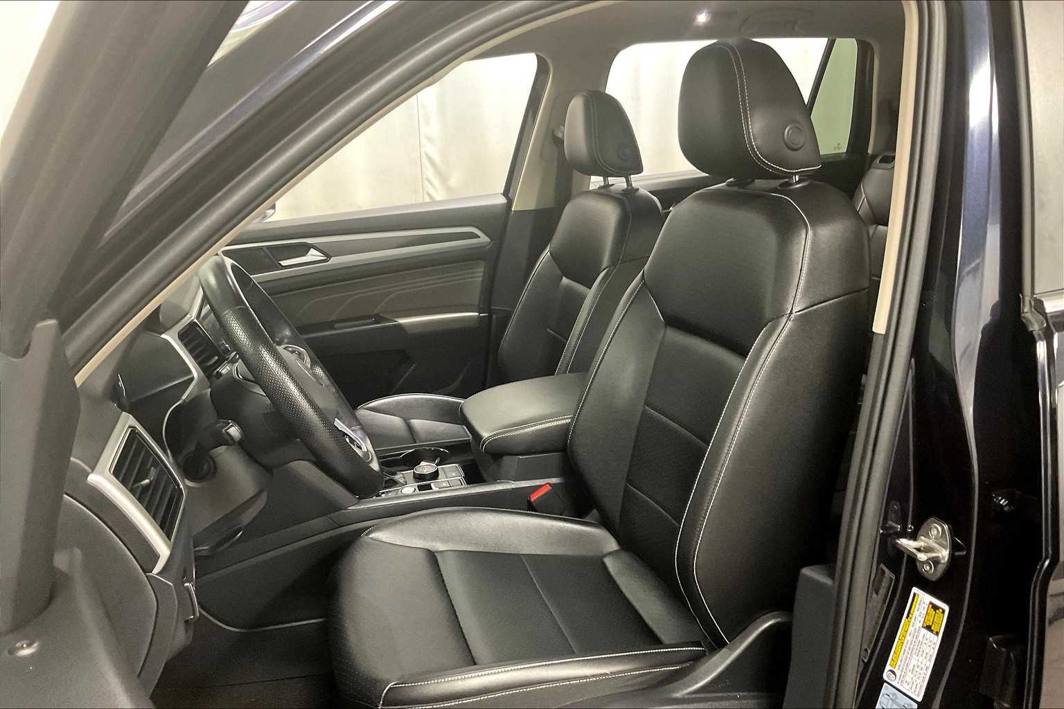 2022 Volkswagen Atlas 3.6L V6 SEL R-Line - Photo 10