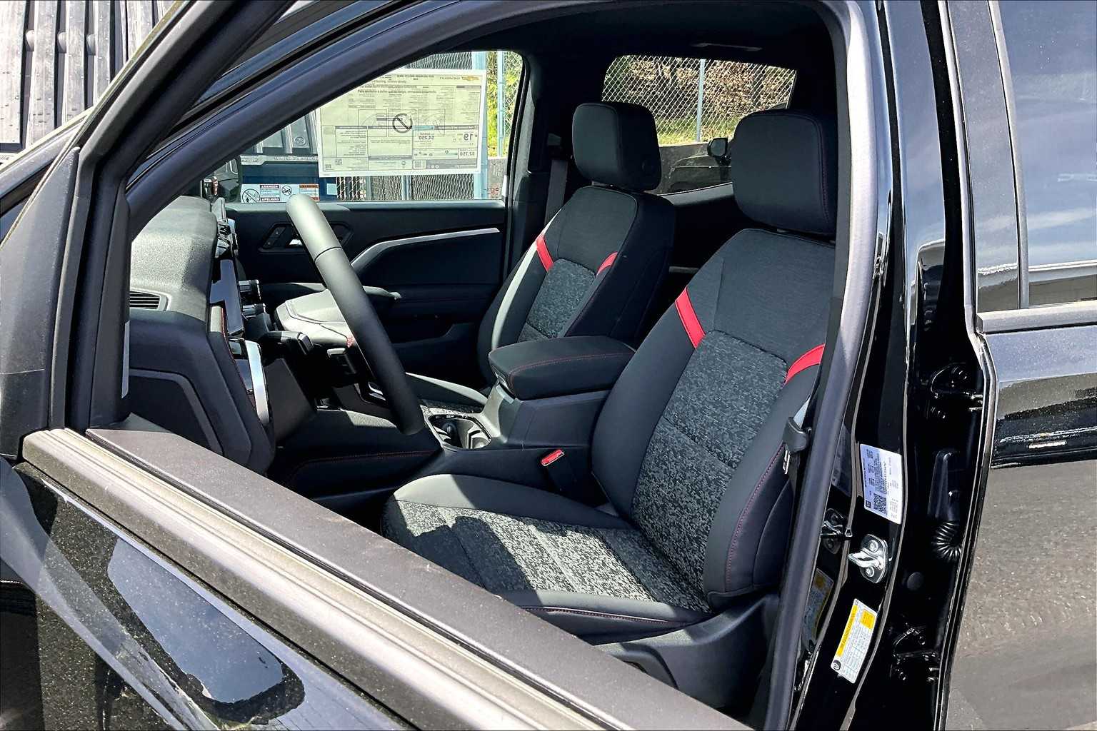 2025 Chevrolet Colorado 4WD Z71 - Photo 11