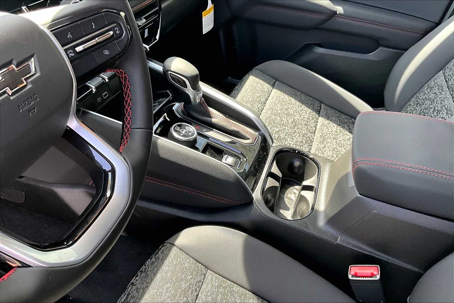2025 Chevrolet Colorado 4WD Z71 - Photo 14
