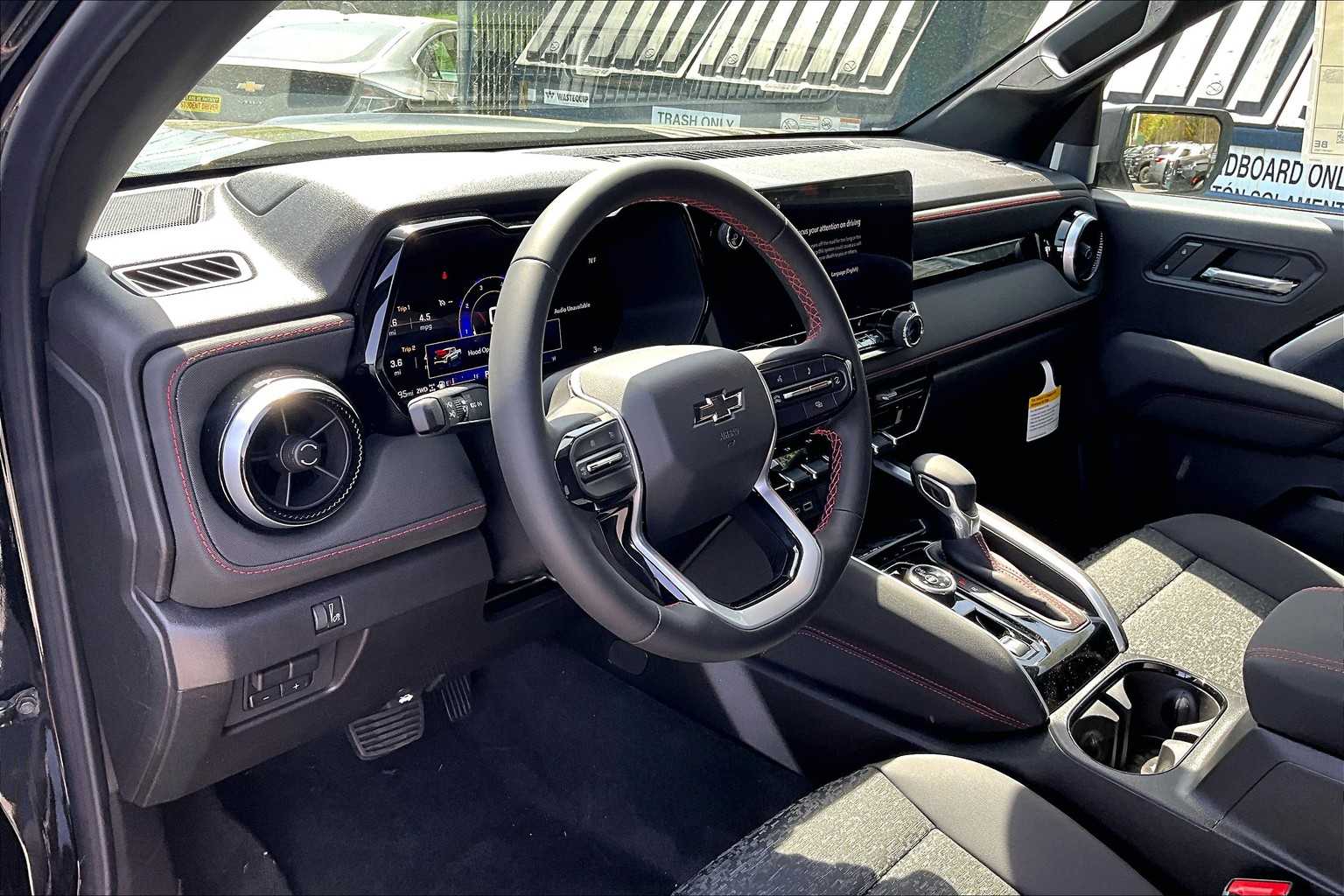 2025 Chevrolet Colorado 4WD Z71 - Photo 9