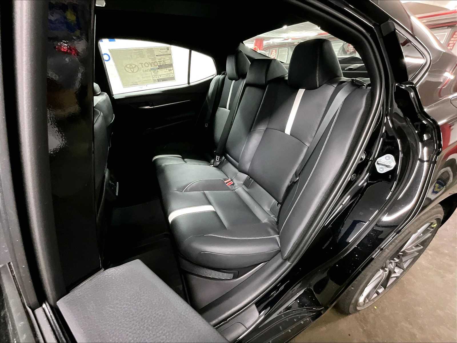 2025 Toyota Camry SE - Photo 15