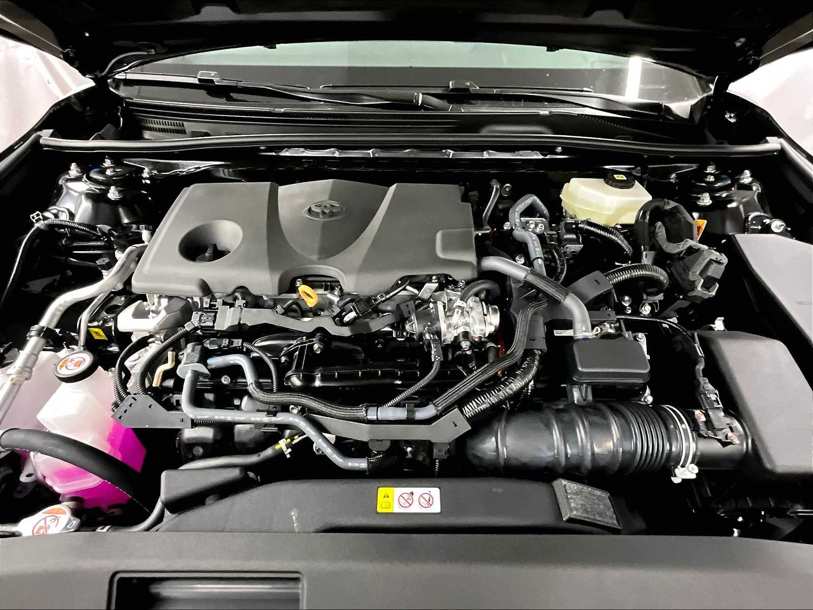 2025 Toyota Camry SE - Photo 16