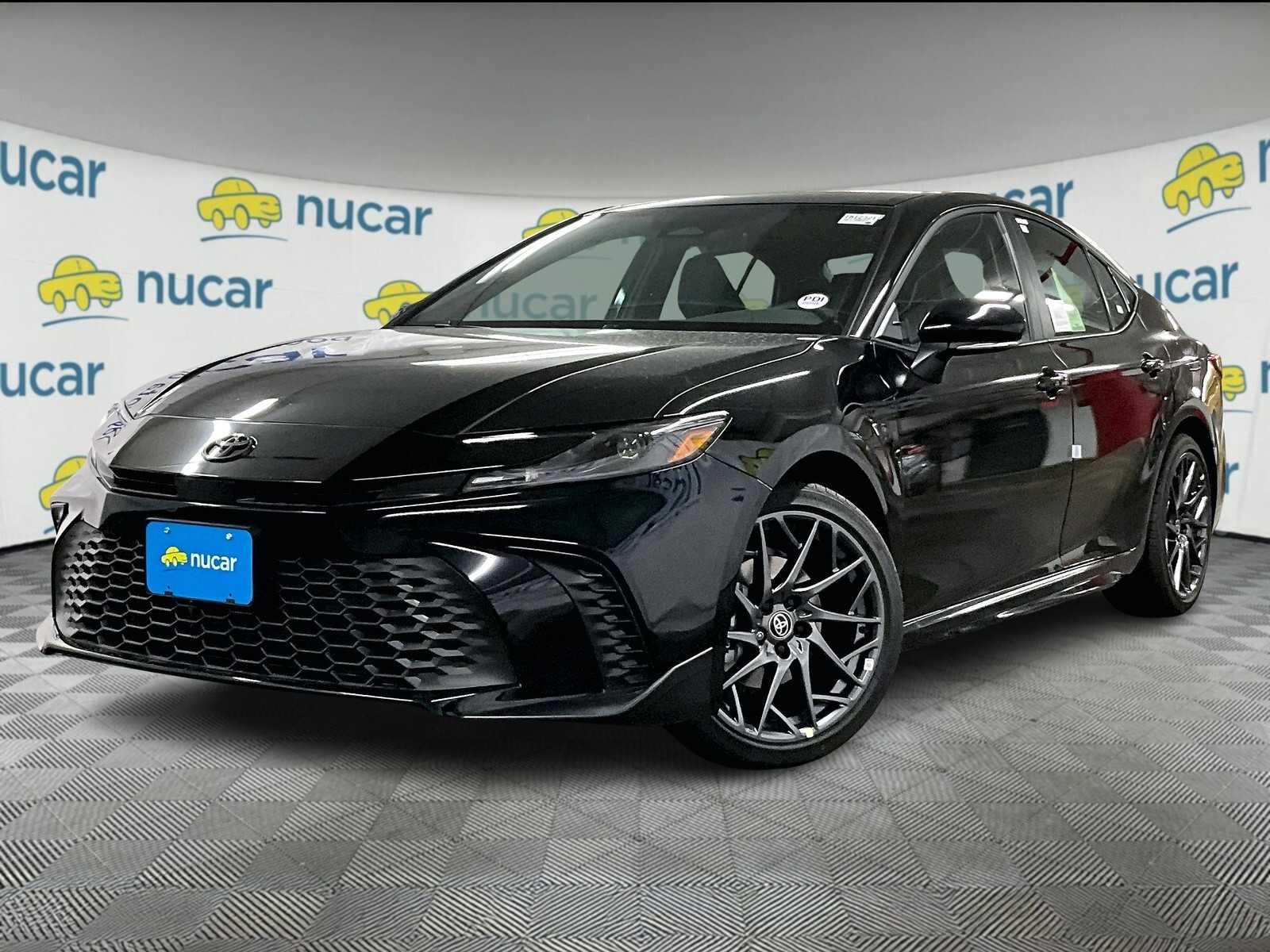 2025 Toyota Camry SE - Photo 4