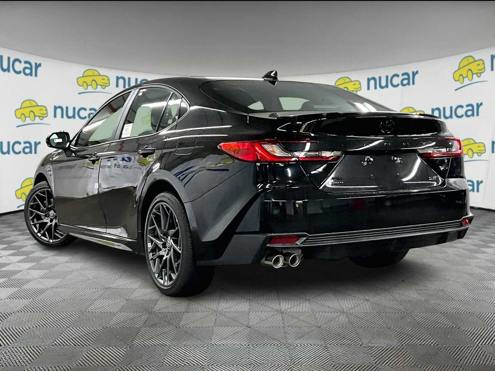 2025 Toyota Camry SE - Photo 5