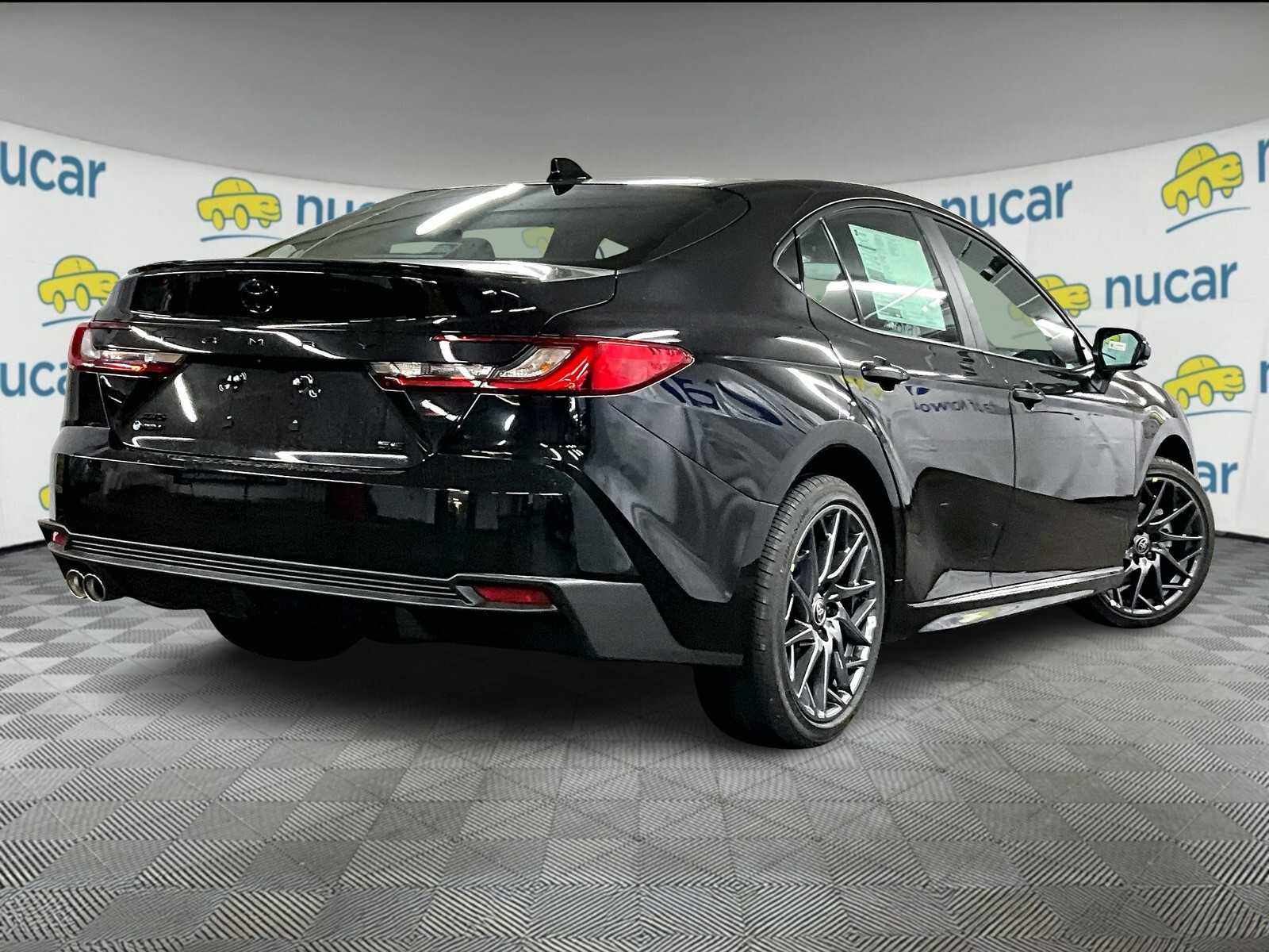 2025 Toyota Camry SE - Photo 7