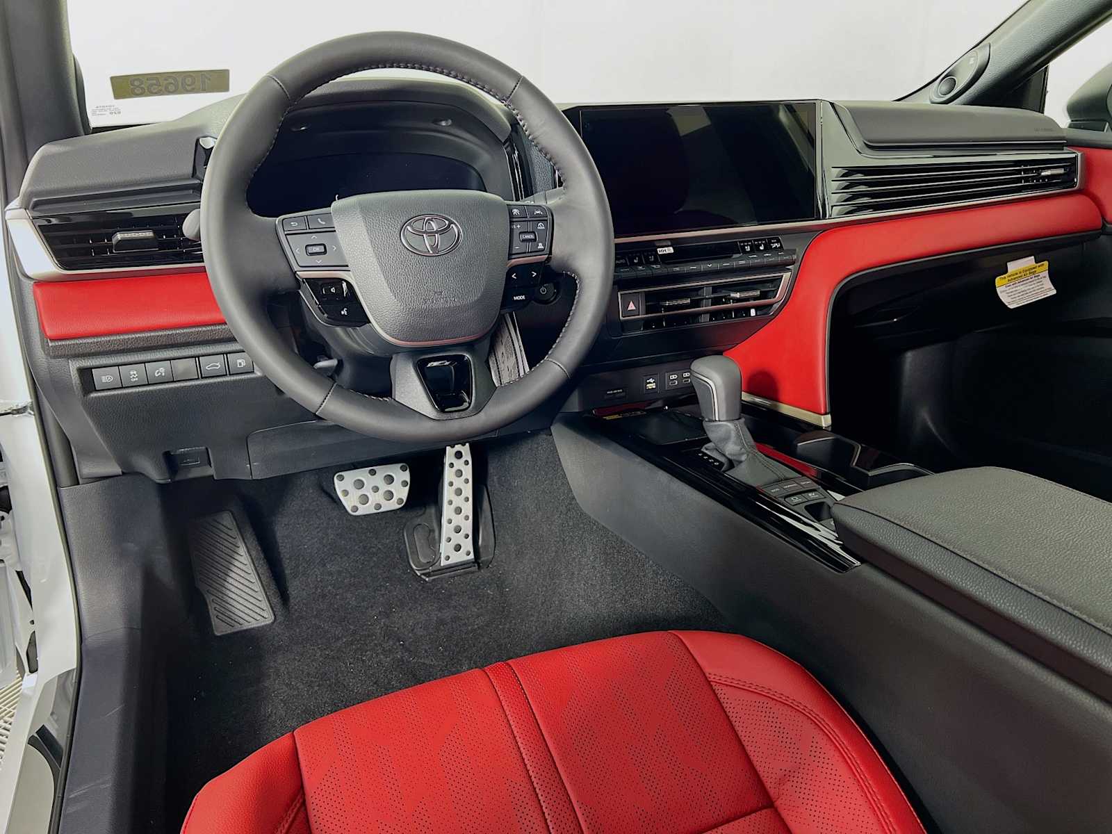 2025 Toyota Camry XSE - Photo 6
