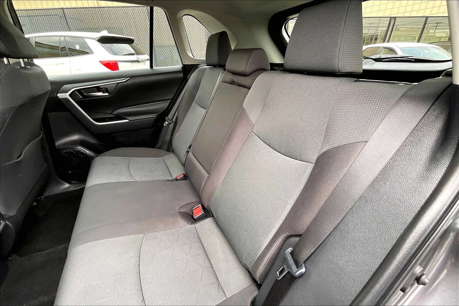 2024 Toyota RAV4 XLE - Photo 15