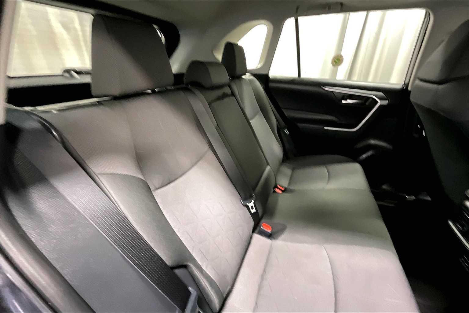 2024 Toyota RAV4 XLE - Photo 16