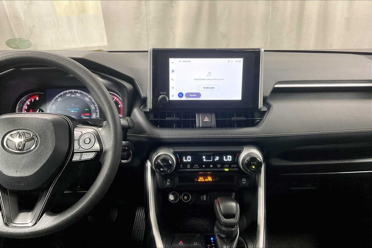 2024 Toyota RAV4 XLE - Photo 18