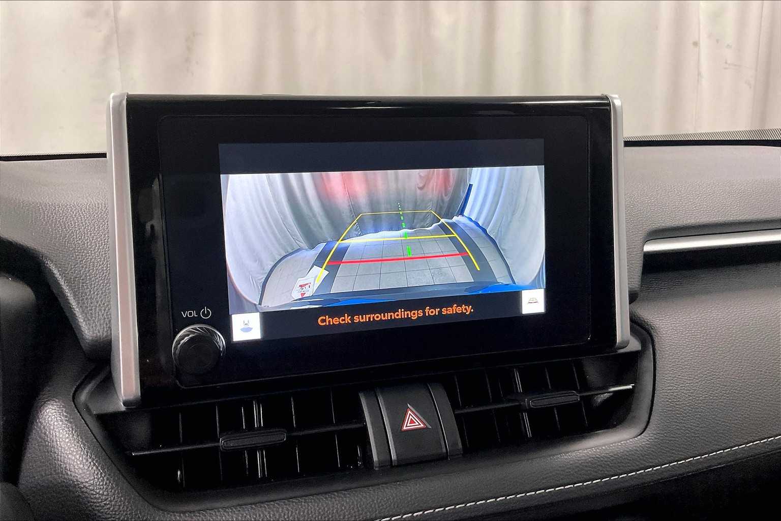 2024 Toyota RAV4 XLE - Photo 19